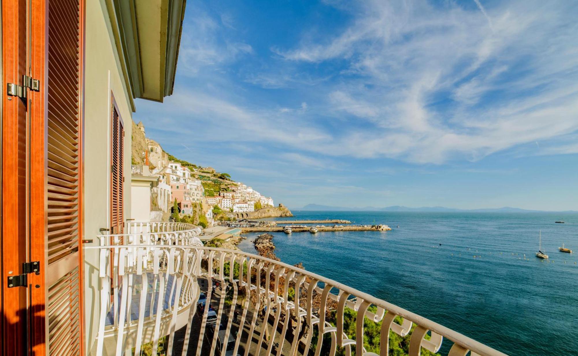 Hotel La Bussola Amalfi Exterior photo