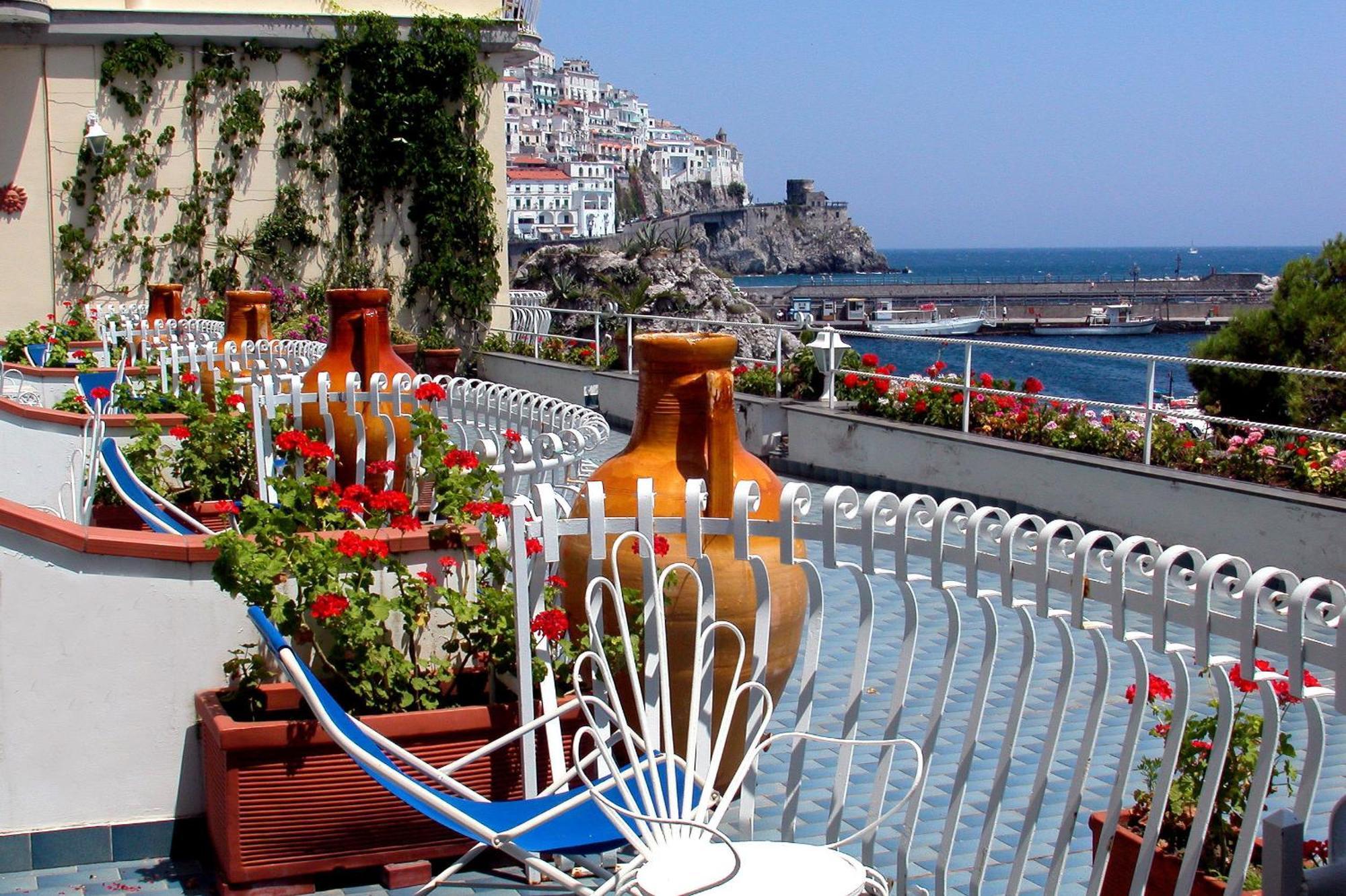 Hotel La Bussola Amalfi Exterior photo